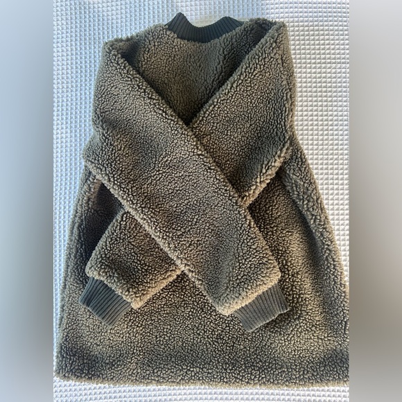 Abercrombie & Fitch Sherpa Full-Zip Oversized Bomber - Picture 6 of 16